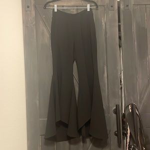 woman’s black flare going out pants